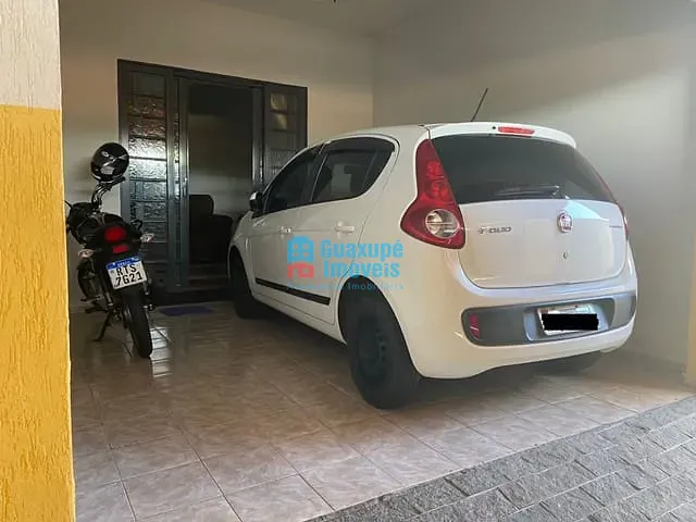 Casa com 260m², à venda, no bairro BEBEDOURO em GUAXUPÉ