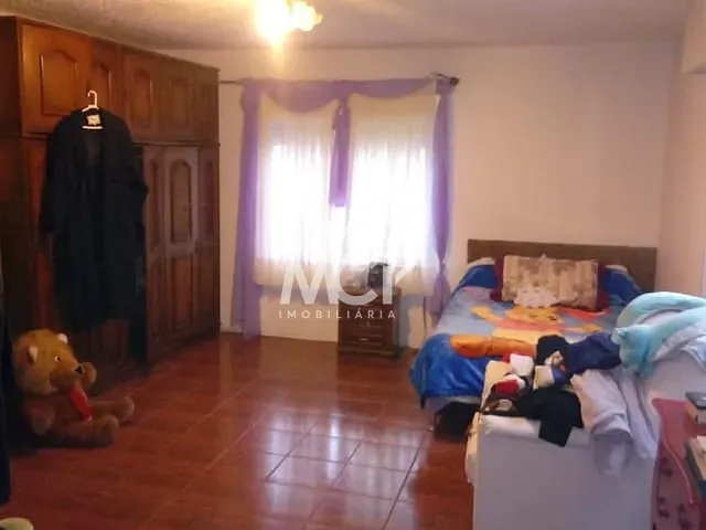 Casa 3 quartos e 4 banheiros, à venda, no bairro Areal em Pelotas