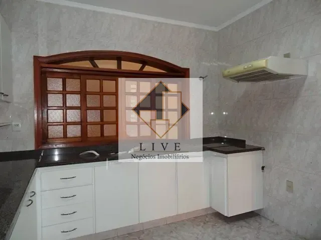 Casa 3 quartos e 3 banheiros, à venda, no bairro Jardim São Francisco em Santa Bárbara D'Oeste