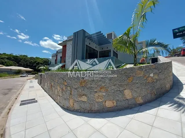 Casa com 450m² 3 quartos e 4 banheiros, à venda, no bairro Pedra Branca em Palhoça