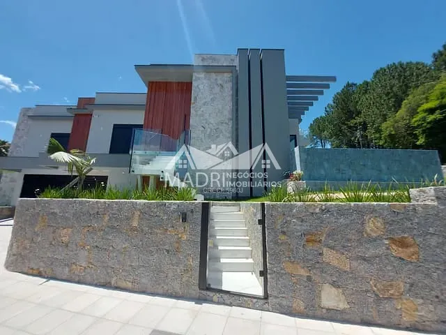 Casa com 450m² 3 quartos e 4 banheiros, à venda, no bairro Pedra Branca em Palhoça