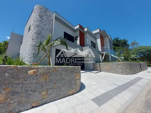 Casa com 450m² 3 quartos e 4 banheiros, à venda, no bairro Pedra Branca em Palhoça