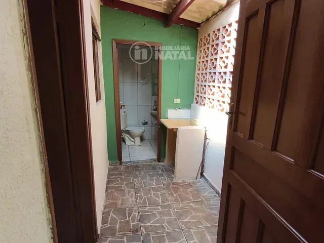 Casa com 50m² 2 quartos e 1 banheiro, para alugar, no bairro Leonor em Londrina