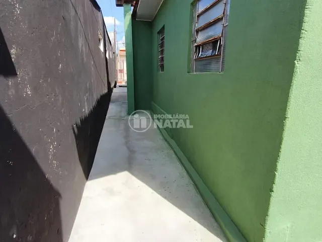Casa com 50m² 2 quartos e 1 banheiro, para alugar, no bairro Leonor em Londrina