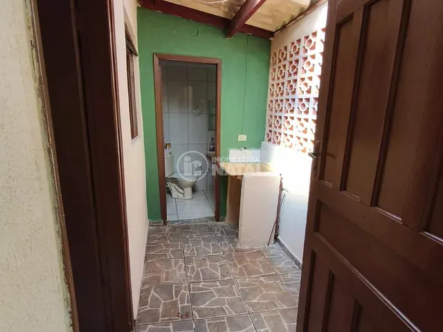 Casa com 50m² 2 quartos e 1 banheiro, para alugar, no bairro Leonor em Londrina