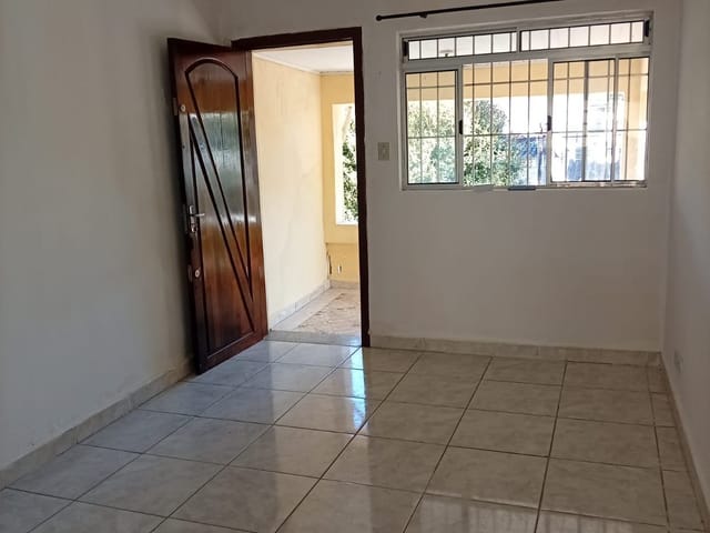 Casa 2 quartos e 1 banheiro, para alugar, no bairro Vila Invernada em São Paulo