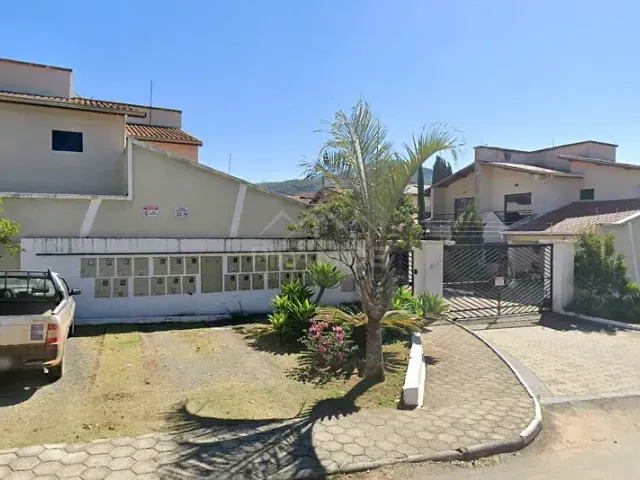 Casa 3 quartos e 1 banheiro, para alugar, no bairro Estância Poços de Caldas em Poços de Caldas