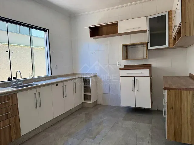 Casa 3 quartos e 1 banheiro, para alugar, no bairro Estância Poços de Caldas em Poços de Caldas