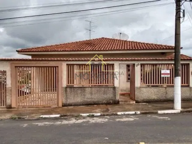 Casa com 420m² 4 quartos e 3 banheiros, à venda, no bairro Parque do Lago em Guaxupé