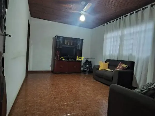 Casa 4 quartos e 1 banheiro, à venda, no bairro Vila Nova Santa Luzia em Bauru