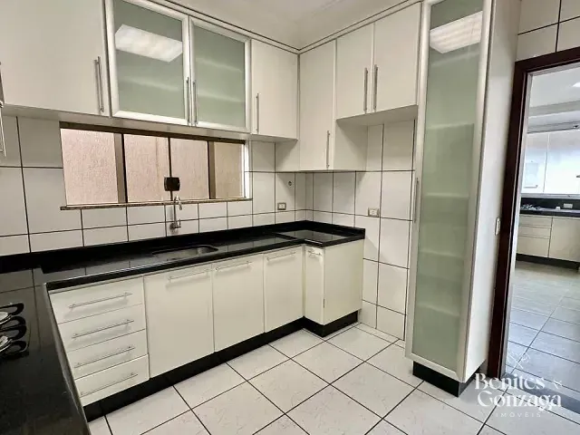 Casa 3 quartos e 2 banheiros, à venda, no bairro Vila Ipiranga em Maringá