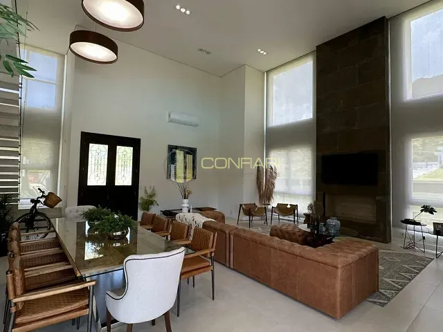 Casa com 136250m² 4 quartos e 5 banheiros, à venda, no bairro Casa Branca em Itapema