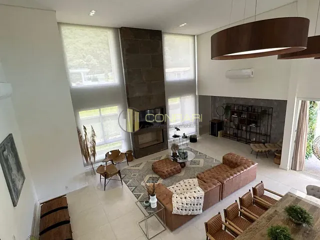 Casa com 136250m² 4 quartos e 5 banheiros, à venda, no bairro Casa Branca em Itapema