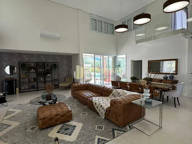 Casa com 136250m² 4 quartos e 5 banheiros, à venda, no bairro Casa Branca em Itapema