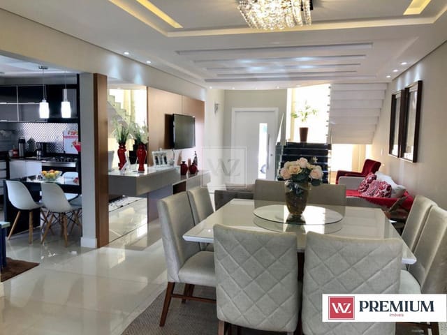 Casa com 300m² 3 quartos e 2 banheiros, à venda, no bairro Uvaranas em Ponta Grossa