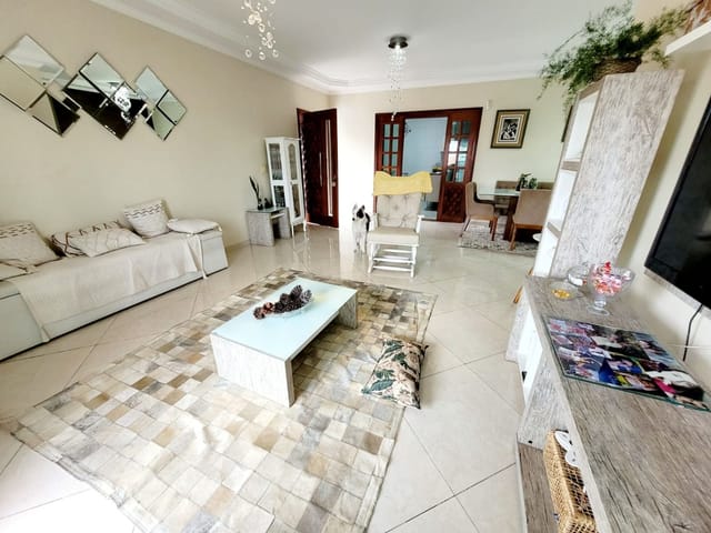 Casa com 362m² 3 quartos e 5 banheiros, à venda, no bairro Vila Valqueire em Rio de Janeiro