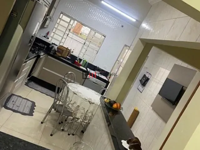 Casa 3 quartos e 2 banheiros, à venda, no bairro Pacaembu em Londrina