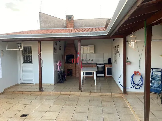 Casa 3 quartos e 2 banheiros, à venda, no bairro Pacaembu em Londrina