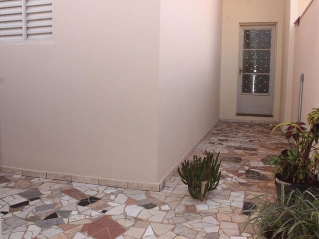 Foto do Casa - Casa com 1 dormitório para alugar, 75 m² por R$ 1.000,00/mês - Jardim Ipiranga - Americana/SP | Oeste Imóveis