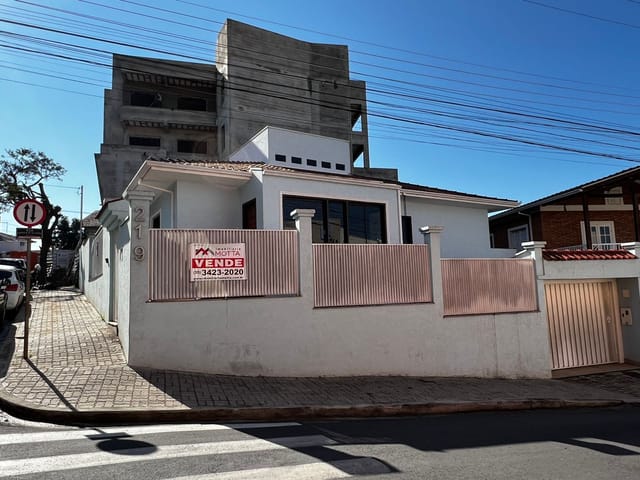 Casa com 200m² 3 quartos e 1 banheiro, à venda, no bairro Santa Dorotéia em Pouso Alegre