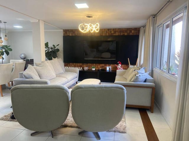 Casa 4 quartos e 6 banheiros, à venda, no bairro Alto Ipiranga em Mogi das Cruzes