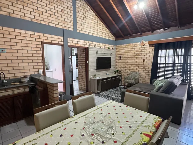 Foto do Casa - 🏡✨ Casa para Aluguel no Ribeirão da Ilha com 2 Quartos, Churrasqueira,  Aceita Pet Pequeno em Região Tranquila 🌿🐾 | Costão Sul Imóveis