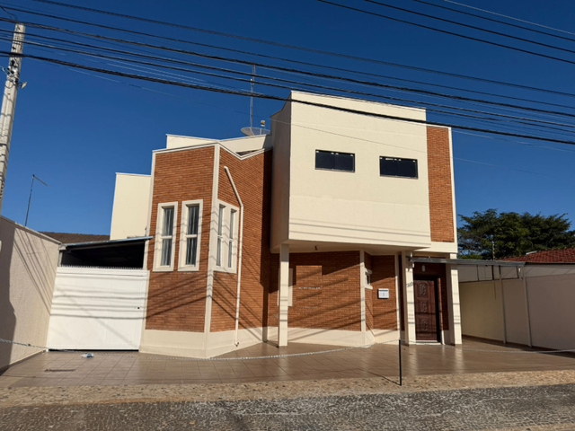Foto do Casa - Ampla Casa Comercial para Alugar com 228 m² no Jardim Vista Alegre em Paulínia/SP – Excelente Localização e Estrutura | Hermes Imóveis