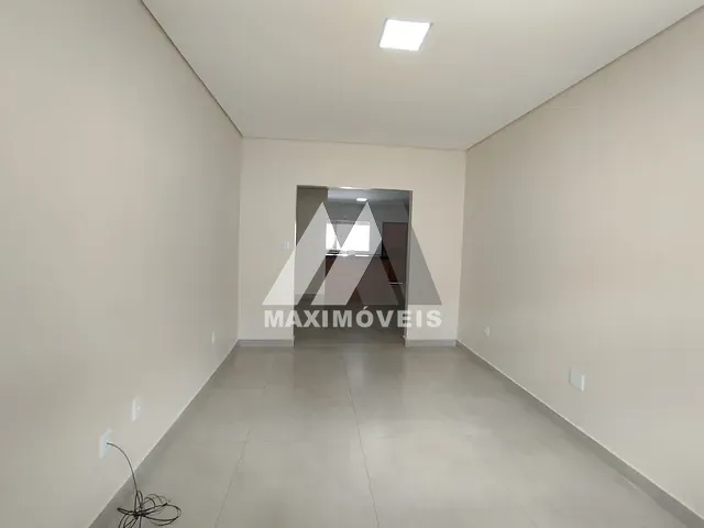Casa com 312m² 4 quartos e 3 banheiros, para alugar, no bairro Jardim Nazareth em Araçuaí