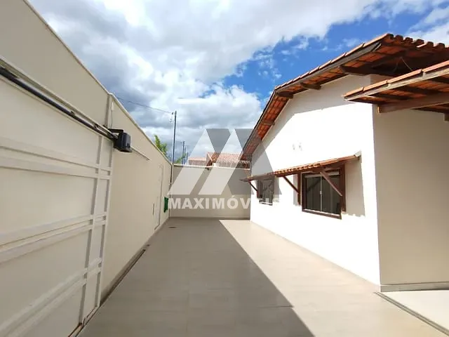 Casa com 312m² 4 quartos e 3 banheiros, para alugar, no bairro Jardim Nazareth em Araçuaí