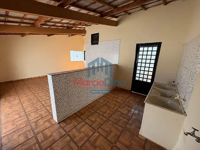 Casa 3 quartos e 1 banheiro, para alugar, no bairro Jardim Guanabara IV em Ituverava