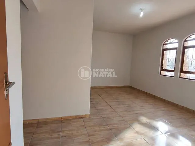Casa com 250m² 2 quartos e 1 banheiro, para alugar, no bairro Jardim Morumbi em Londrina