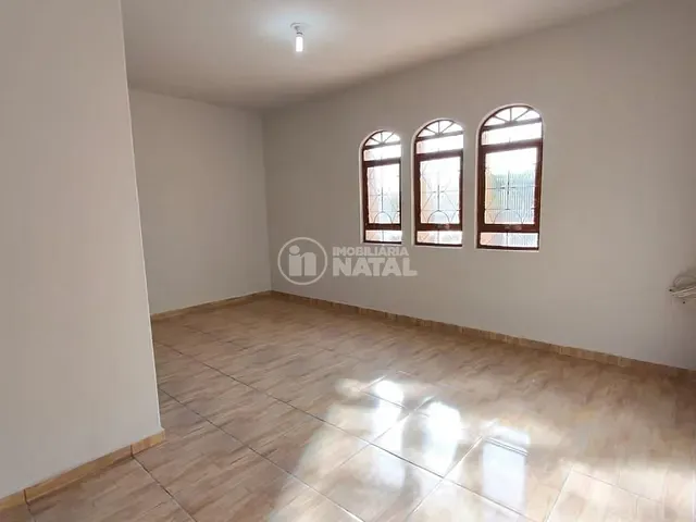 Casa com 250m² 2 quartos e 1 banheiro, para alugar, no bairro Jardim Morumbi em Londrina