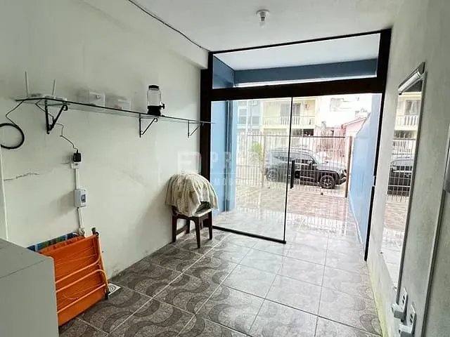 Casa 2 quartos e 1 banheiro, à venda, no bairro Areal em Pelotas