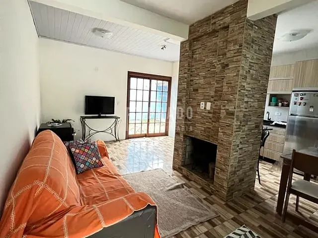 Casa 2 quartos e 1 banheiro, à venda, no bairro Areal em Pelotas