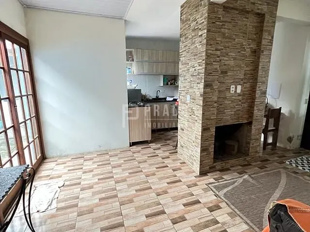 Casa 2 quartos e 1 banheiro, à venda, no bairro Areal em Pelotas