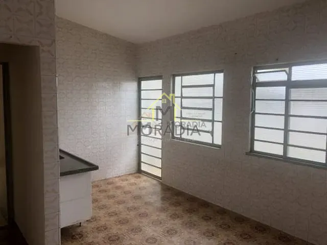 Casa com 250m² 3 quartos e 1 banheiro, para alugar, no bairro Parque da Figueira em Guaxupé