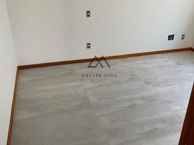 Casa 3 quartos e 4 banheiros, para alugar, no bairro Nossa Senhora da Vitória em Ilhéus