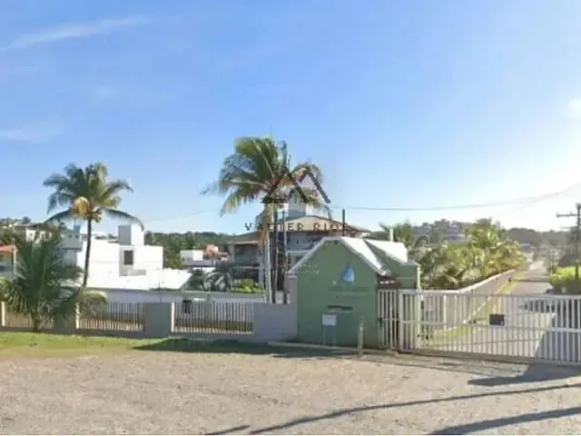Casa 3 quartos e 4 banheiros, para alugar, no bairro Nossa Senhora da Vitória em Ilhéus