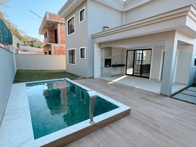 Casa com 362m² 4 quartos e 3 banheiros, à venda, no bairro Loteamento Extensao Do Serrama em Rio das Ostras