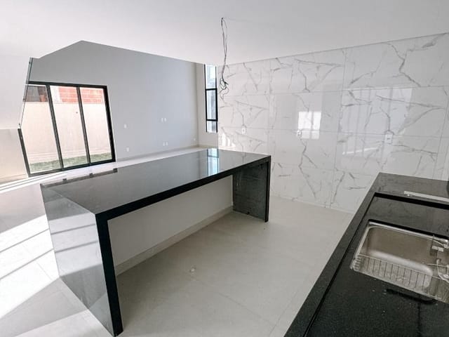 Casa com 362m² 4 quartos e 3 banheiros, à venda, no bairro Loteamento Extensao Do Serrama em Rio das Ostras