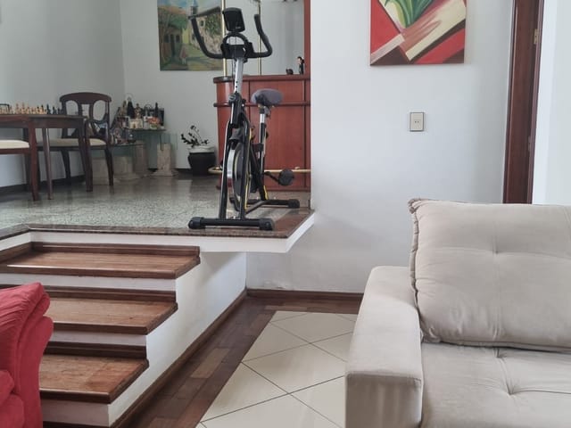 Casa com 450m² 4 quartos e 1 banheiro, à venda, no bairro Fátima I em Pouso Alegre