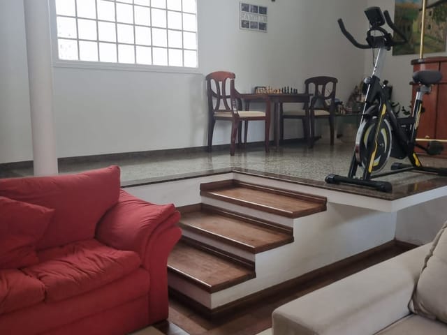 Casa com 450m² 4 quartos e 1 banheiro, à venda, no bairro Fátima I em Pouso Alegre