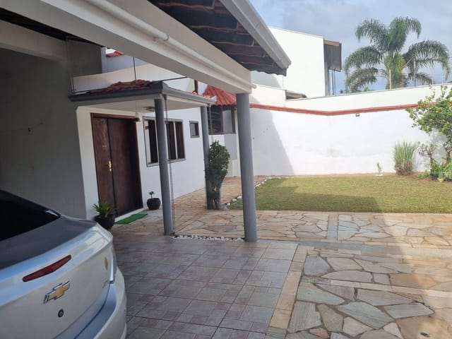 Casa com 450m² 4 quartos e 1 banheiro, à venda, no bairro Fátima I em Pouso Alegre