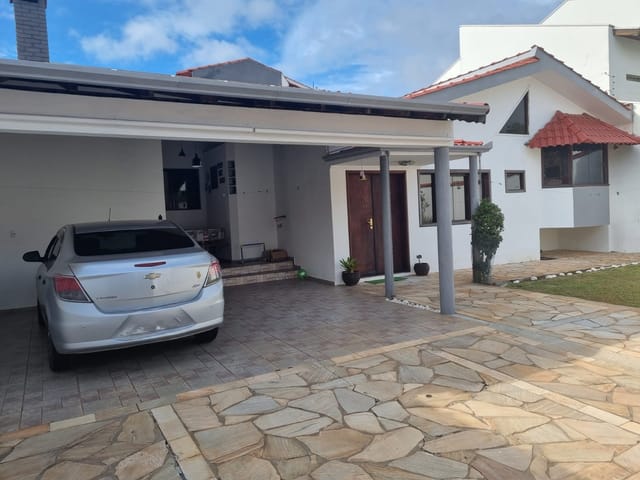 Casa com 450m² 4 quartos e 1 banheiro, à venda, no bairro Fátima I em Pouso Alegre