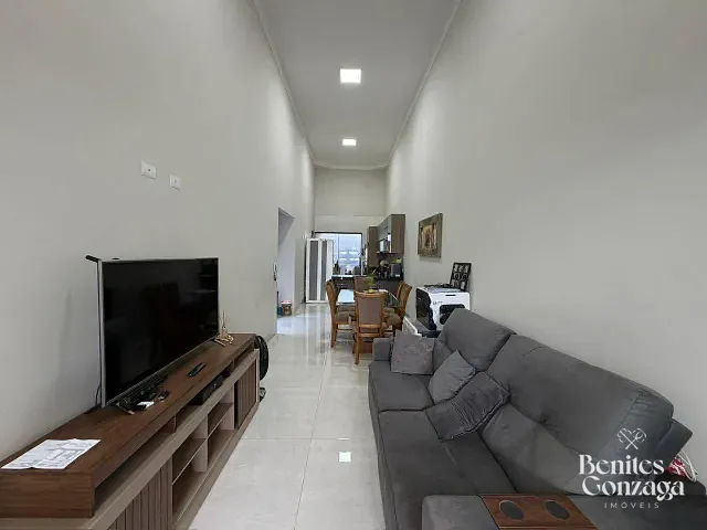 Casa 3 quartos e 2 banheiros, à venda, no bairro Jardim Dias I em Maringá