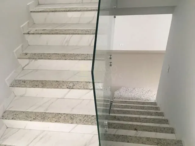 Sobrado com 188m² 3 quartos e 3 banheiros, à venda, no bairro Jardim das Flores I em Apucarana