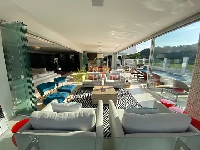 Casa com 1000m² 5 quartos e 8 banheiros, à venda, no bairro Jurerê Internacional em Florianópolis