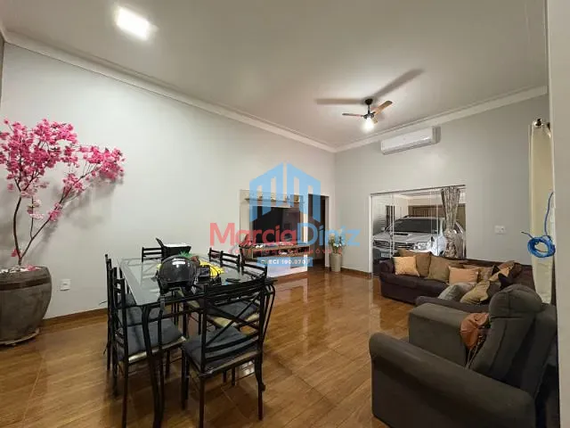 Casa com 245m² 2 quartos e 2 banheiros, à venda, no bairro Doutor Joaquim De Paula Ribeiro em Ituverava