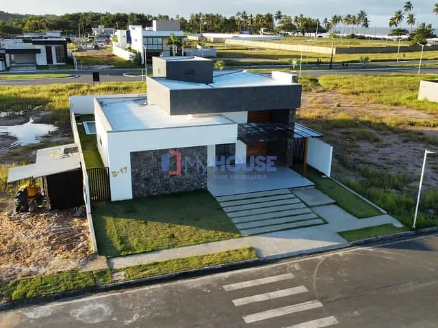 Casa 4 quartos e 4 banheiros, à venda, no bairro Nossa Senhora da Vitória em Ilhéus