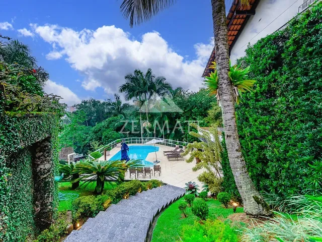 Casa com 3300m² 4 quartos e 4 banheiros, à venda, no bairro Garcia em Blumenau